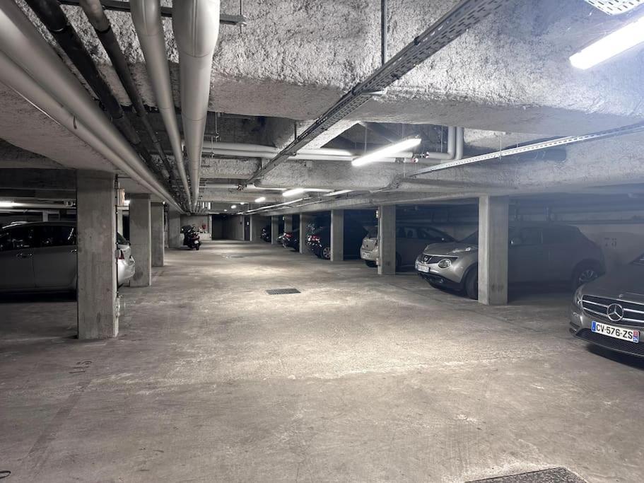 Апартаменты Grand Appt Proche Paris Parking Обервилье Экстерьер фото